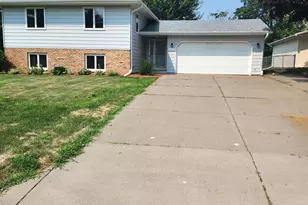 2911 Bartelmy Ln, Maplewood, MN 55109 - Photo 1