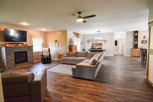 109 E 5th St, Argyle, MN 56713 - Photo 14