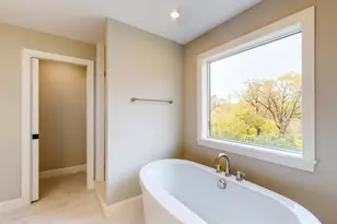 4044 Merriam Rd, Minnetonka, MN 55305 - Photo 4