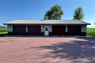 46739 900th St, Windom, MN 56101 - Photo 8