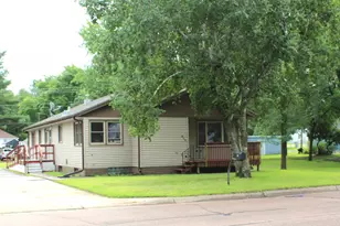 910 6th St NE, Little Falls, MN 56345 - Photo 1