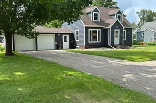 310 S Oak St, Hendricks, MN 56136 - Photo 1