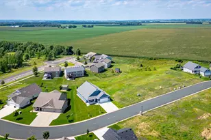 182 Sandpiper Cir, Hastings, MN 55033 - Photo 2