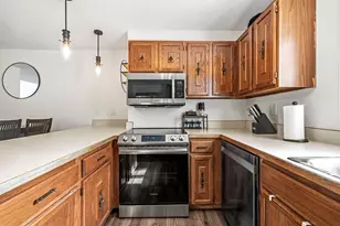 2028 Pathways Dr, Saint Paul, MN 55119 - Photo 10