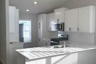 5200 Mustang Dr, Woodbury, MN 55129 - Photo 2