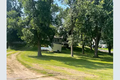 109 Whitman Street S, Lake Benton, MN 56149 - Photo 4