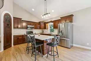 616 Brown St SW, Hutchinson, MN 55350 - Photo 6