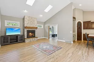 616 Brown St SW, Hutchinson, MN 55350 - Photo 2