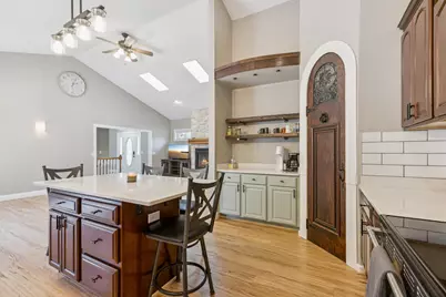 616 Brown Street SW, Hutchinson, MN 55350 - Photo 8