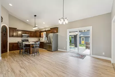 616 Brown Street SW, Hutchinson, MN 55350 - Photo 4