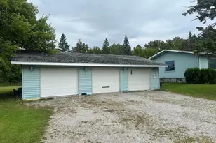 301 Pleasant Ave NW, Warroad, MN 56763 - Photo 2