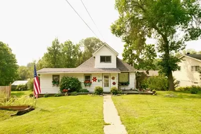 916 E Highland Avenue, Fergus Falls, MN 56537 - Photo 1