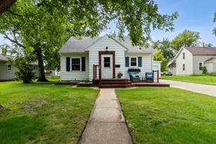 1118 Hawthorne St, Alexandria, MN 56308 - Photo 1