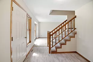 1053 Kettle Creek Rd, Eagan, MN 55123 - Photo 4