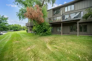 9052 Neill Lake Rd, Eden Prairie, MN 55347 - Photo 2