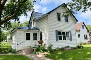 326 N Jefferson Ave, Springfield, MN 56087 - Photo 1