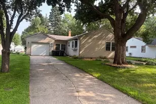 639 Milwaukee Ave SW, Hutchinson, MN 55350 - Photo 1