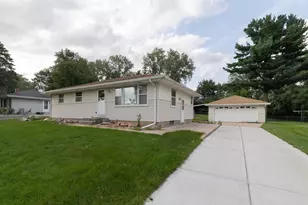 1687 Rosewood Ave N, Maplewood, MN 55109 - Photo 1