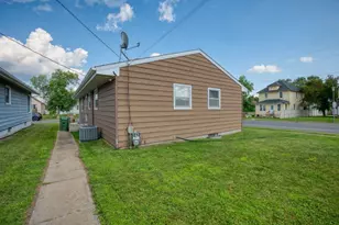 115 E 25th St, Hibbing, MN 55746 - Photo 6