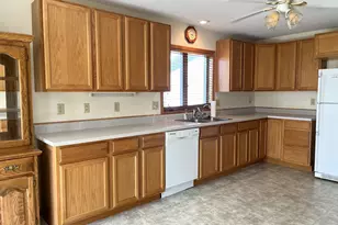 720 Plum Ave, Windom, MN 56101 - Photo 4