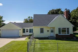 2009 W Oakland Ave, Austin, MN 55912 - Photo 1