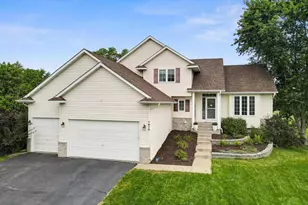 7073 Sussex Ln, Shakopee, MN 55379 - Photo 1