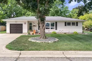 555 Maple Dr, Owatonna, MN 55060 - Photo 1