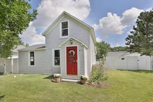 812 4th St SE, Barnesville, MN 56514 - Photo 2