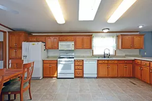 1367 Birchview Dr, Maplewood, MN 55119 - Photo 4