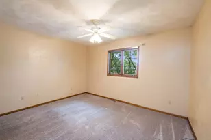 630 E 13th St, Blue Earth, MN 56013 - Photo 22