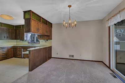 726 Hassan Street SE, Hutchinson, MN 55350 - Photo 12