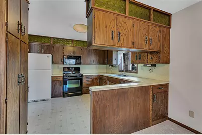 726 Hassan Street SE, Hutchinson, MN 55350 - Photo 8