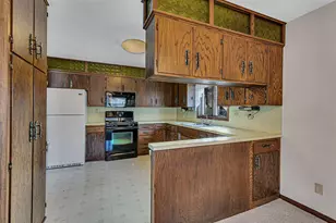 726 Hassan St SE, Hutchinson, MN 55350 - Photo 8