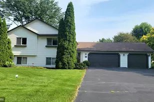 936 Bluff Pointe Dr, Chaska, MN 55318 - Photo 1