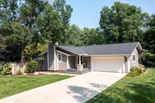 5536 Mirror Lakes Dr, Edina, MN 55436 - Photo 4