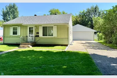 922 19th Street S, Fargo,  58103 - Photo 1