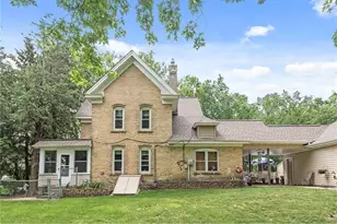 821 Howard Ln, Chaska, MN 55318 - Photo 1