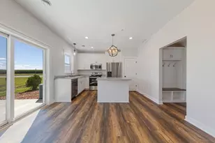 819 Viburnum St, Belle Plaine, MN 56011 - Photo 6