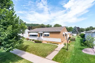 614 S 1st St, La Crescent, MN 55947 - Photo 1