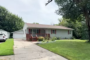 606 Morningside Dr, Worthington, MN 56187 - Photo 1