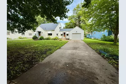 705 N Carver Street, Winthrop, MN 55396 - Photo 2