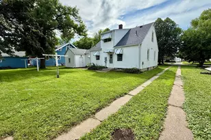 705 N Carver St, Winthrop, MN 55396 - Photo 4