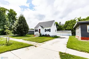 709 13th St N, Moorhead, MN 56560 - Photo 4