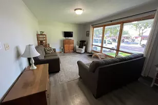 520 E 5th St, Litchfield, MN 55355 - Photo 8