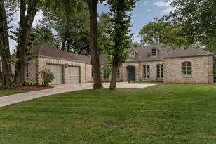 910 Folwell Dr SW, Rochester, MN 55902 - Photo 2