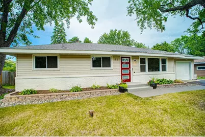 93 Martin Way, Vadnais Heights, MN 55127 - Photo 1
