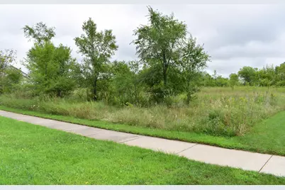 1406 23rd Street NE, Saint Cloud, MN 56304 - Photo 2