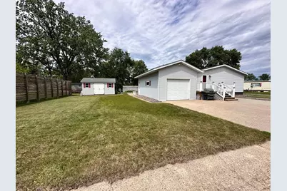 517 Locust Avenue, Marshall, MN 56258 - Photo 6