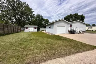 517 Locust Ave, Marshall, MN 56258 - Photo 6