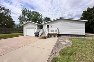 517 Locust Ave, Marshall, MN 56258 - Photo 4